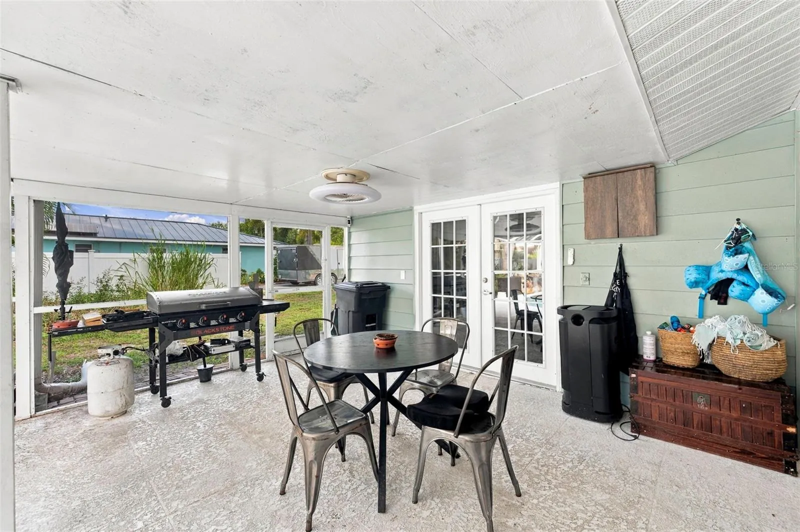 5105 W COUNTRY CLUB DR