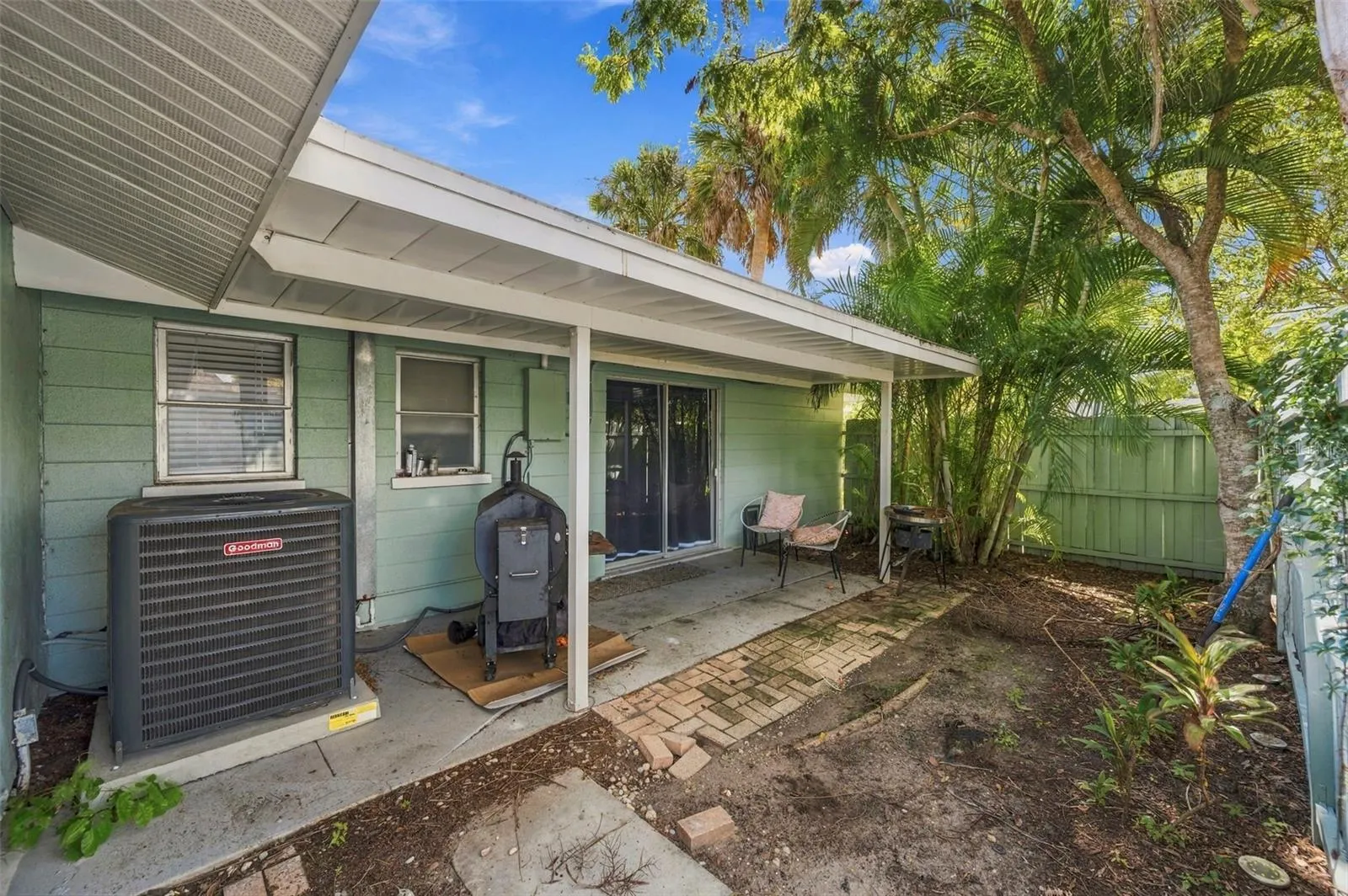 5105 W COUNTRY CLUB DR