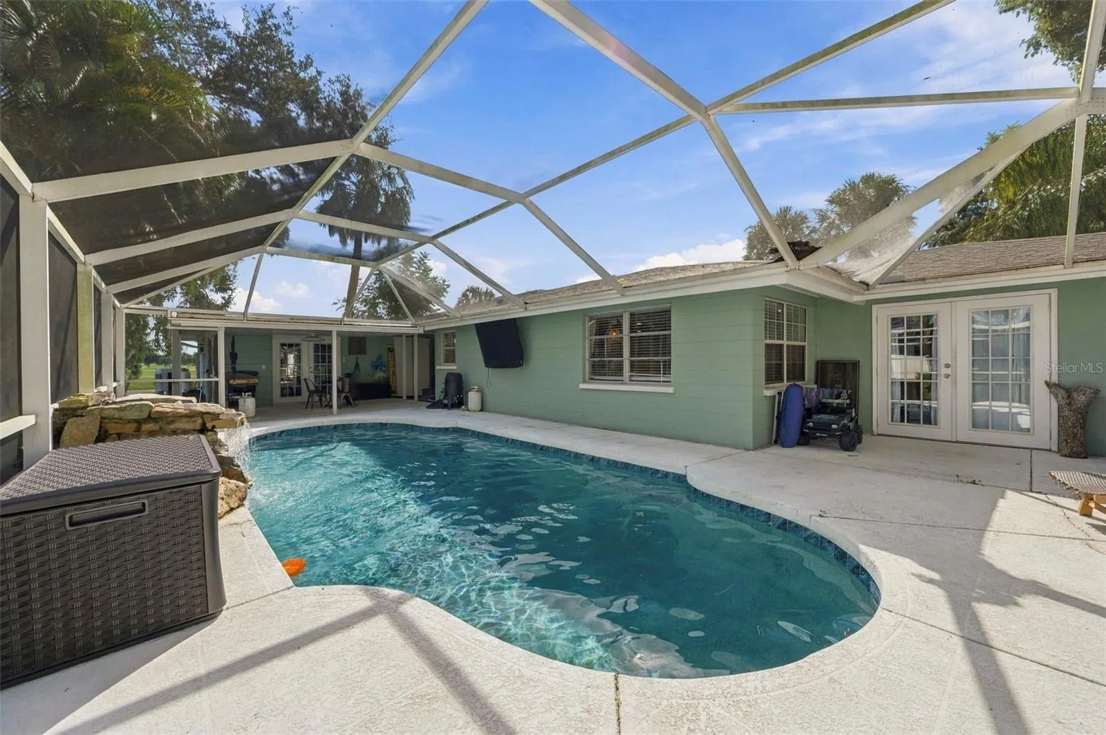 5105 W COUNTRY CLUB DR