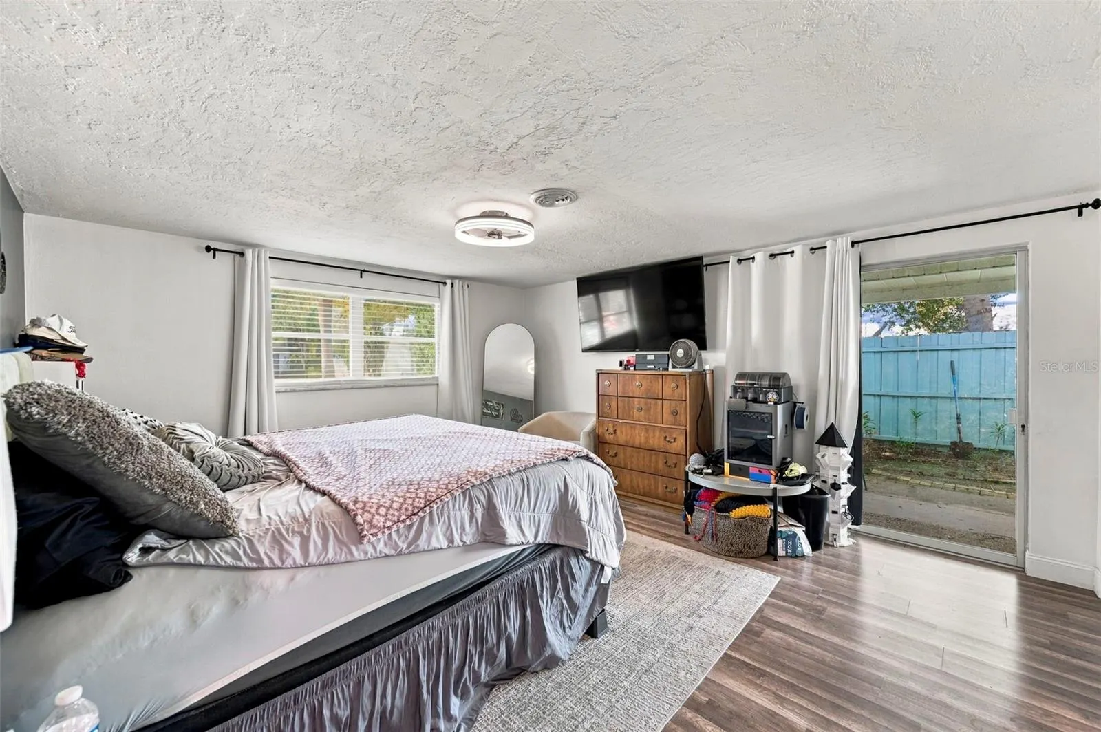 5105 W COUNTRY CLUB DR