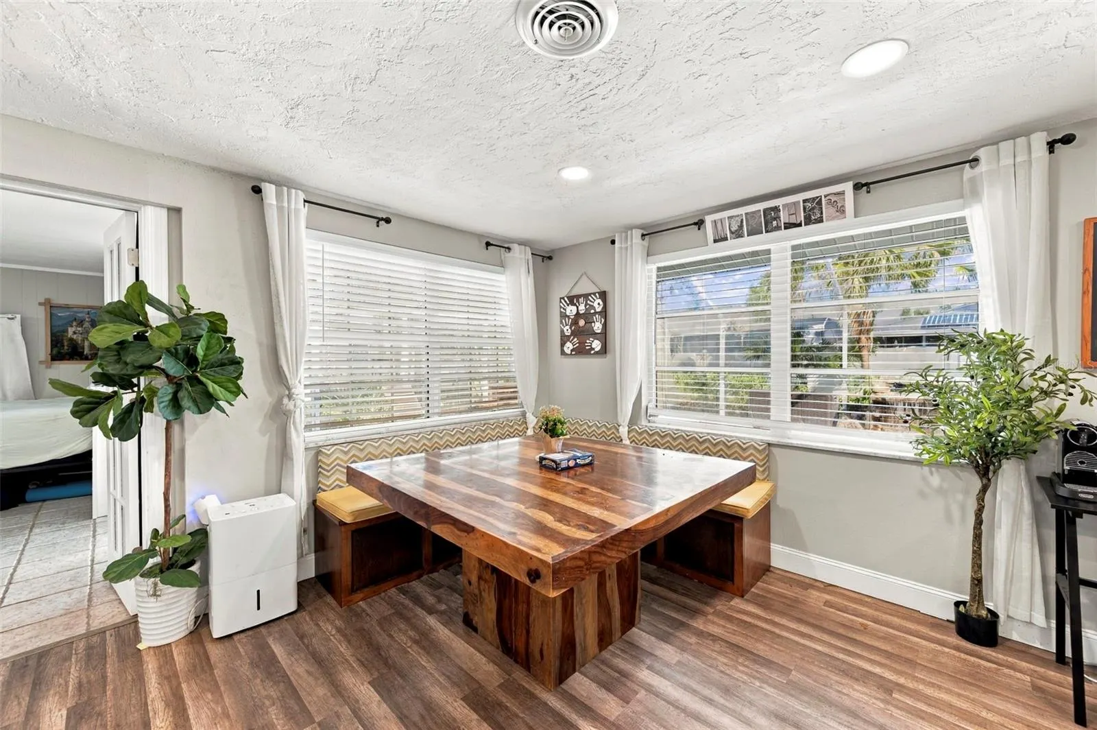 5105 W COUNTRY CLUB DR