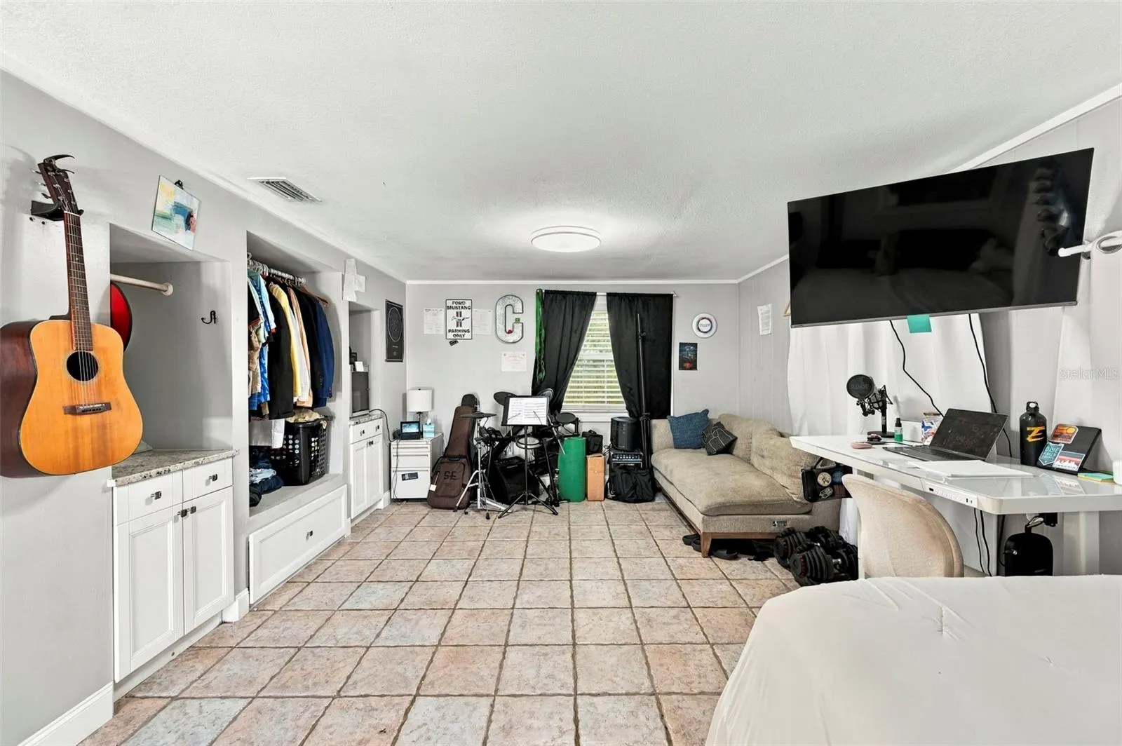 5105 W COUNTRY CLUB DR