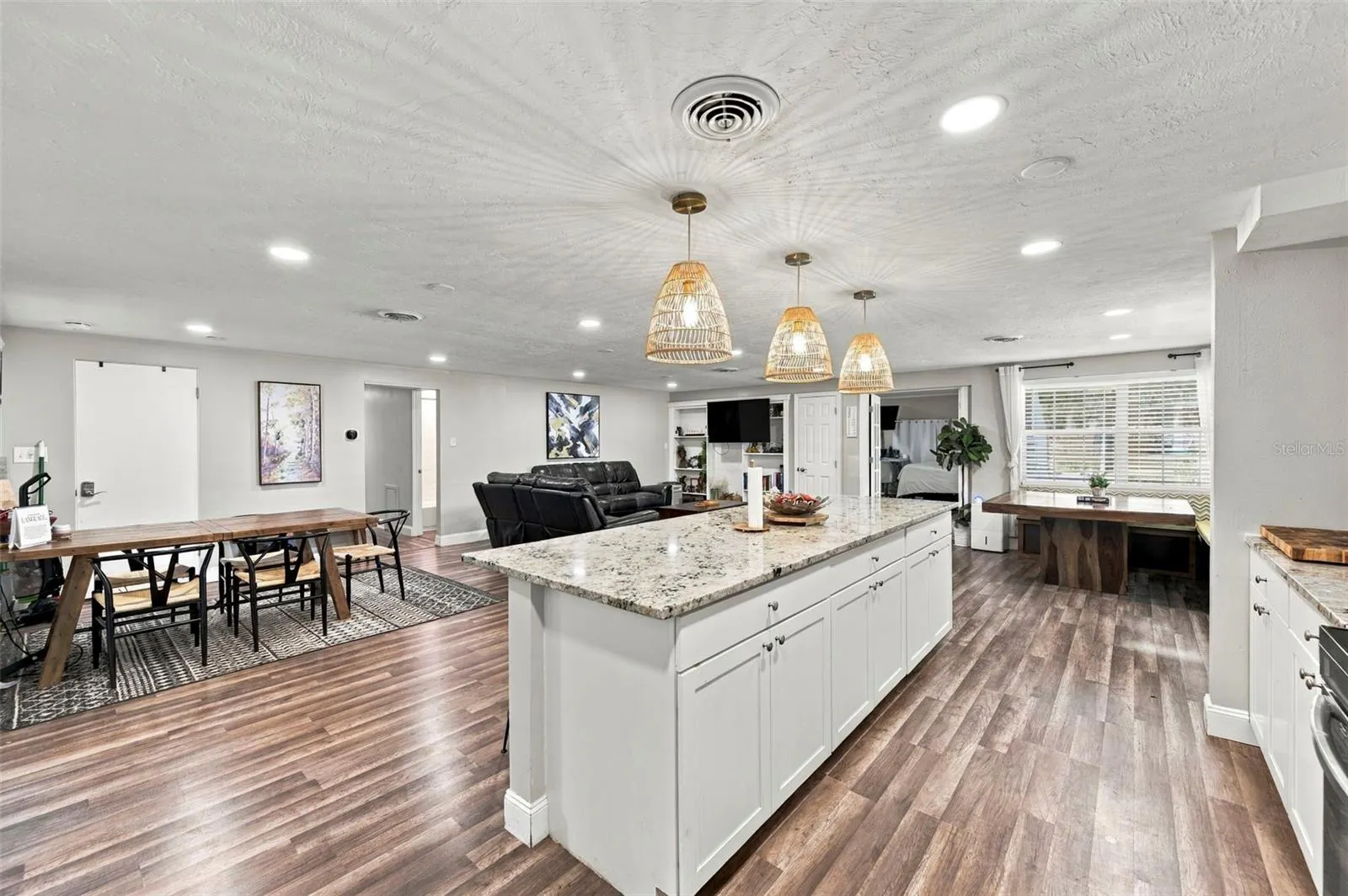 5105 W COUNTRY CLUB DR