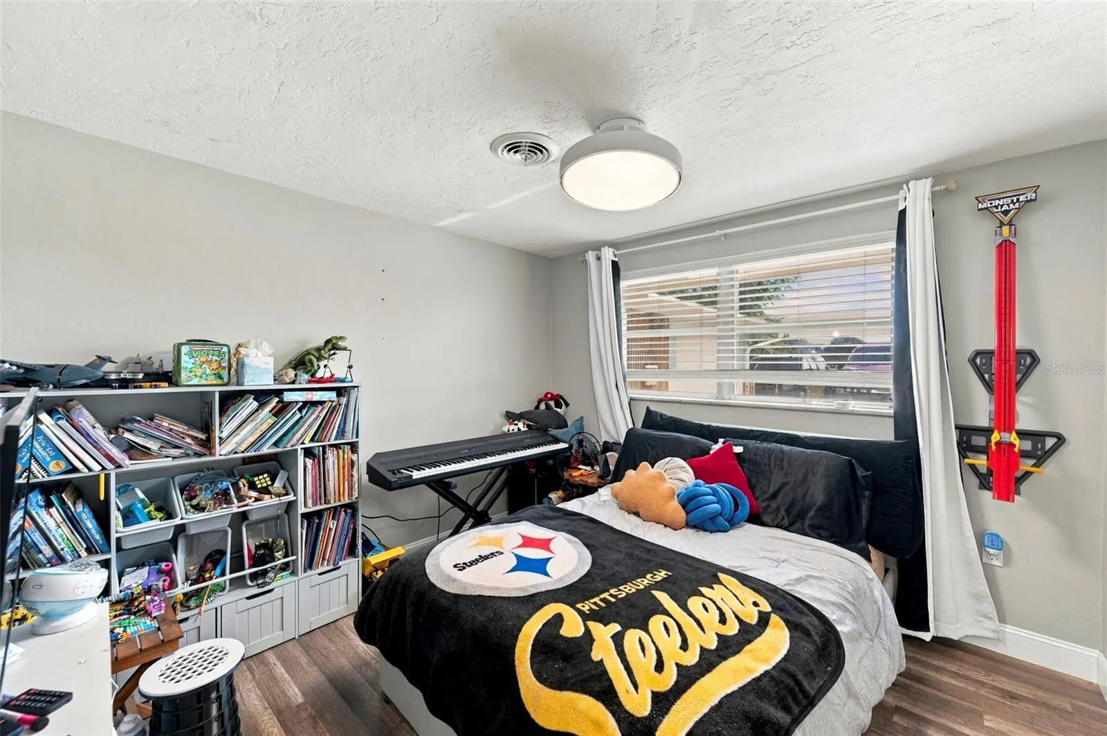 5105 W COUNTRY CLUB DR