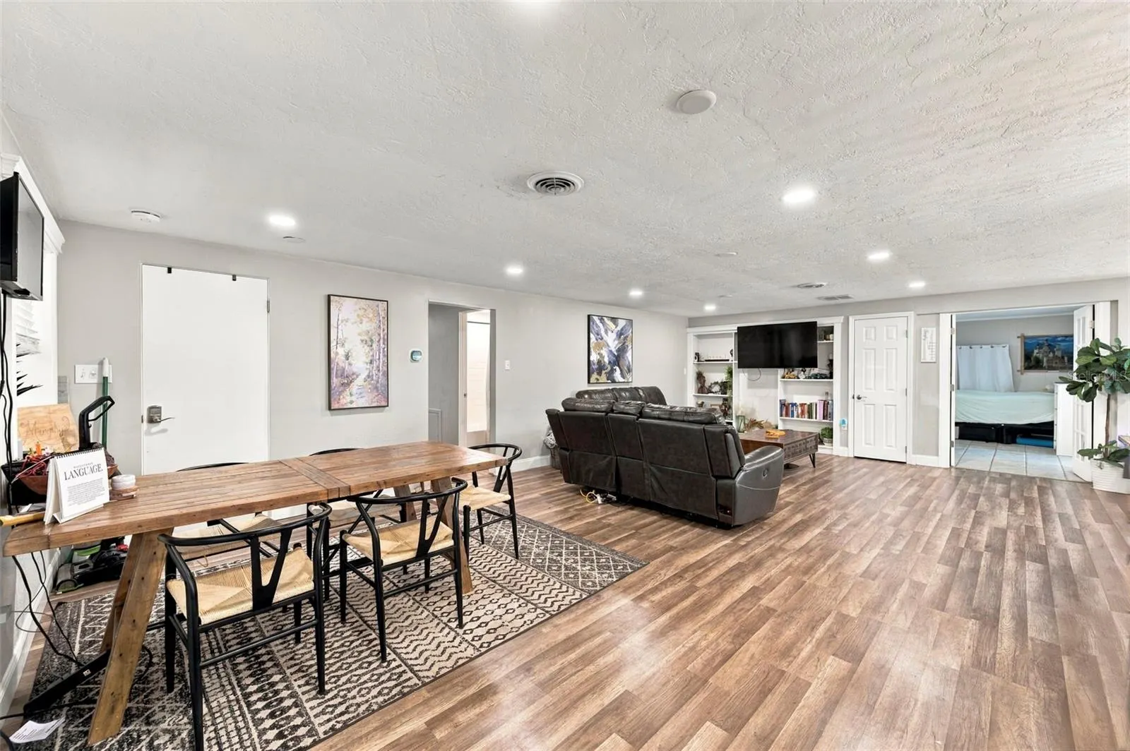 5105 W COUNTRY CLUB DR