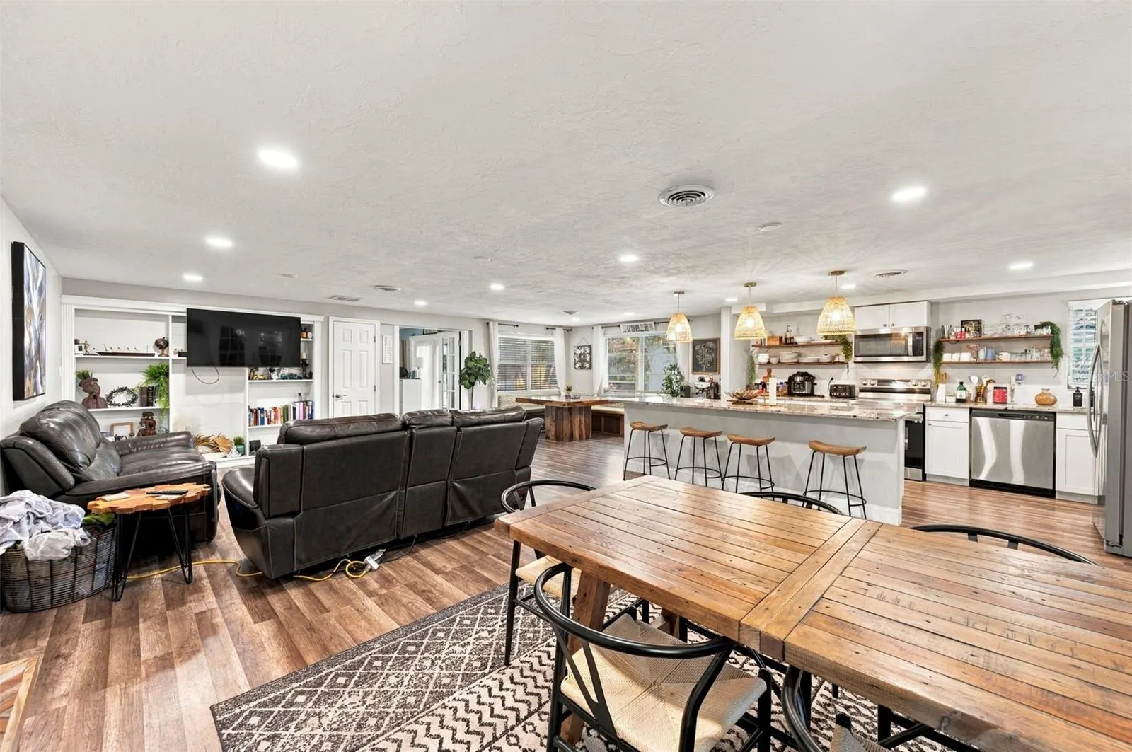 5105 W COUNTRY CLUB DR