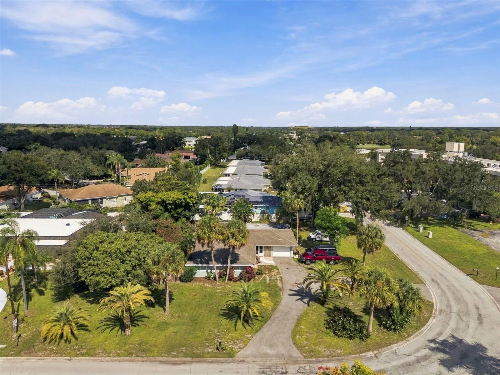 5105 W COUNTRY CLUB DR