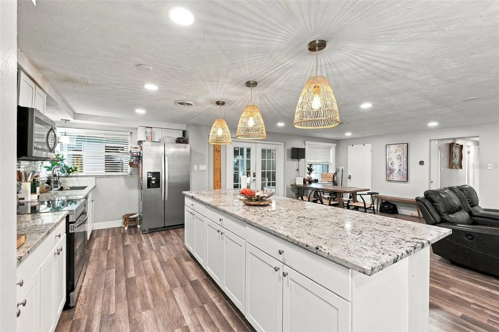 5105 W COUNTRY CLUB DR