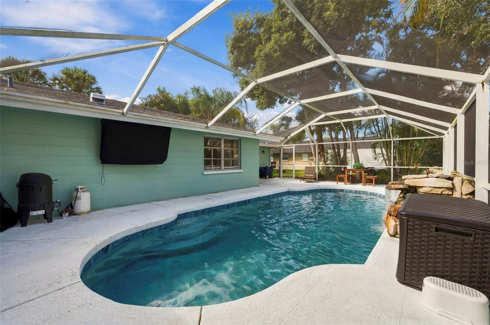 5105 W COUNTRY CLUB DR