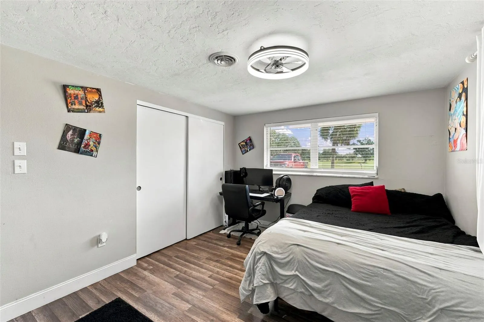 5105 W COUNTRY CLUB DR
