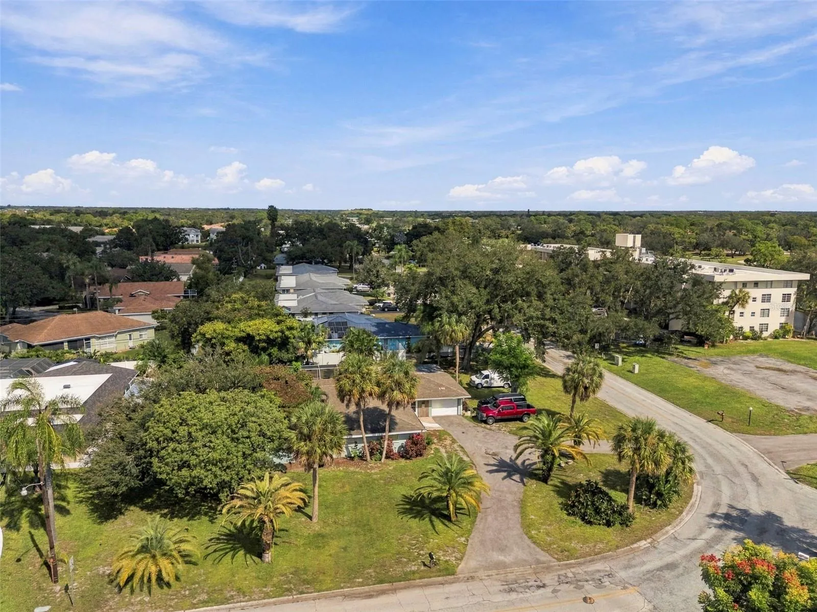 5105 W COUNTRY CLUB DR