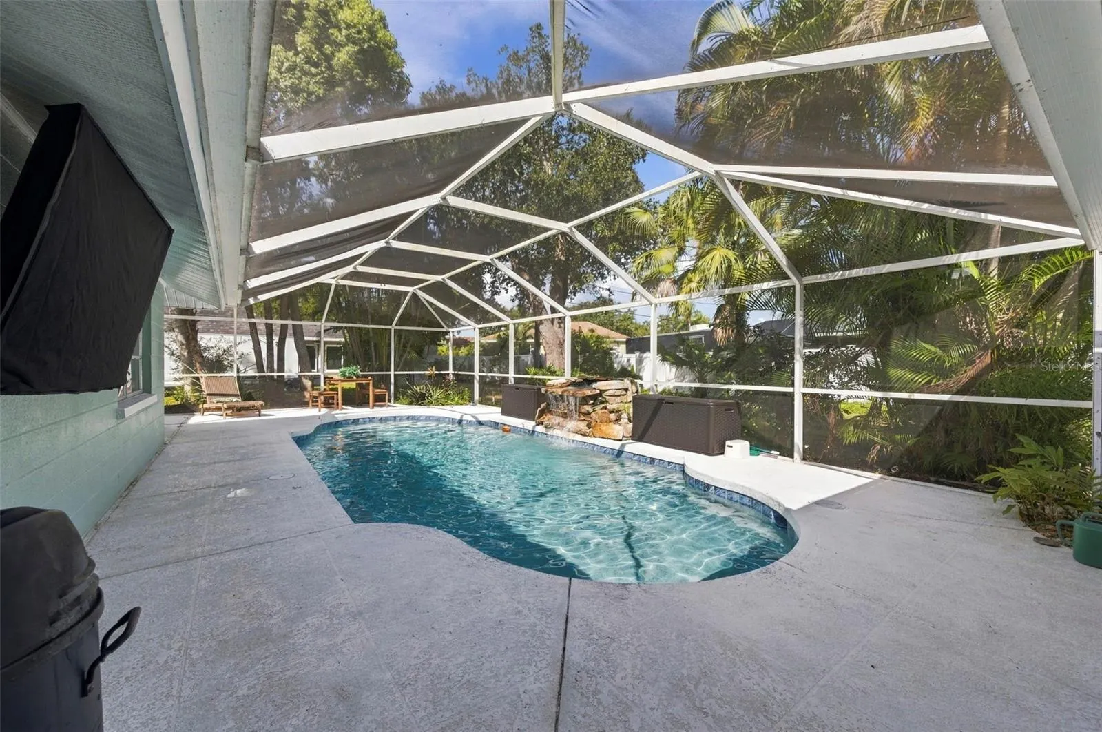 5105 W COUNTRY CLUB DR