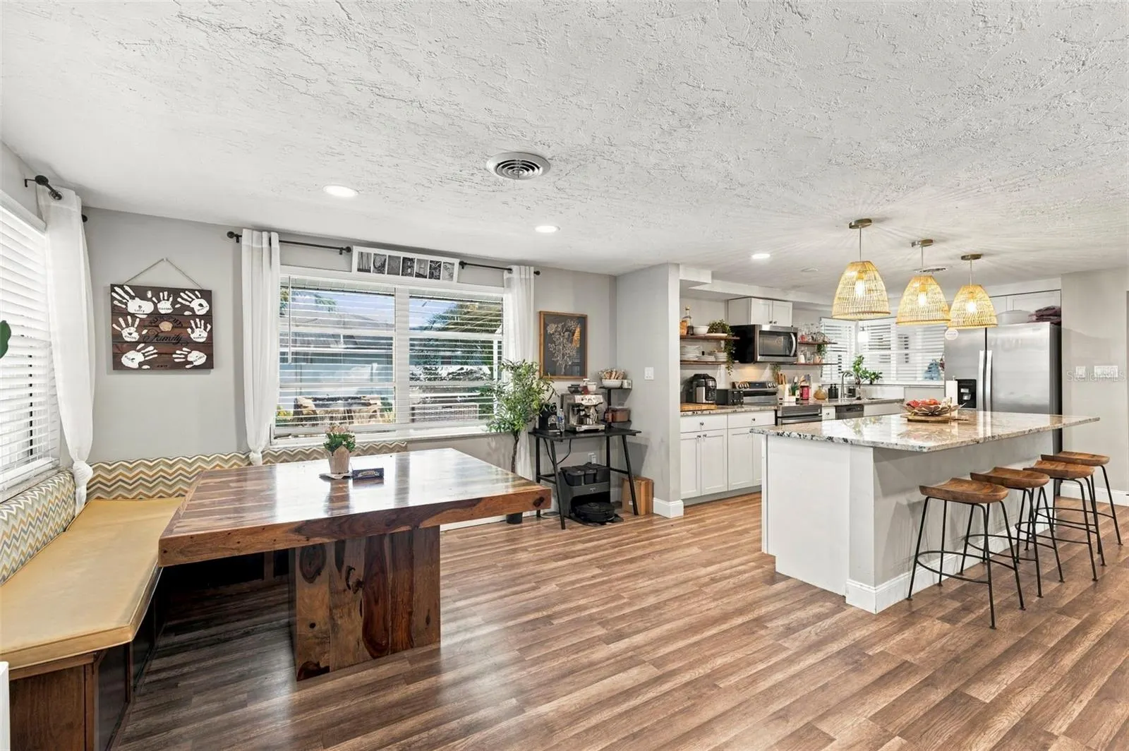 5105 W COUNTRY CLUB DR