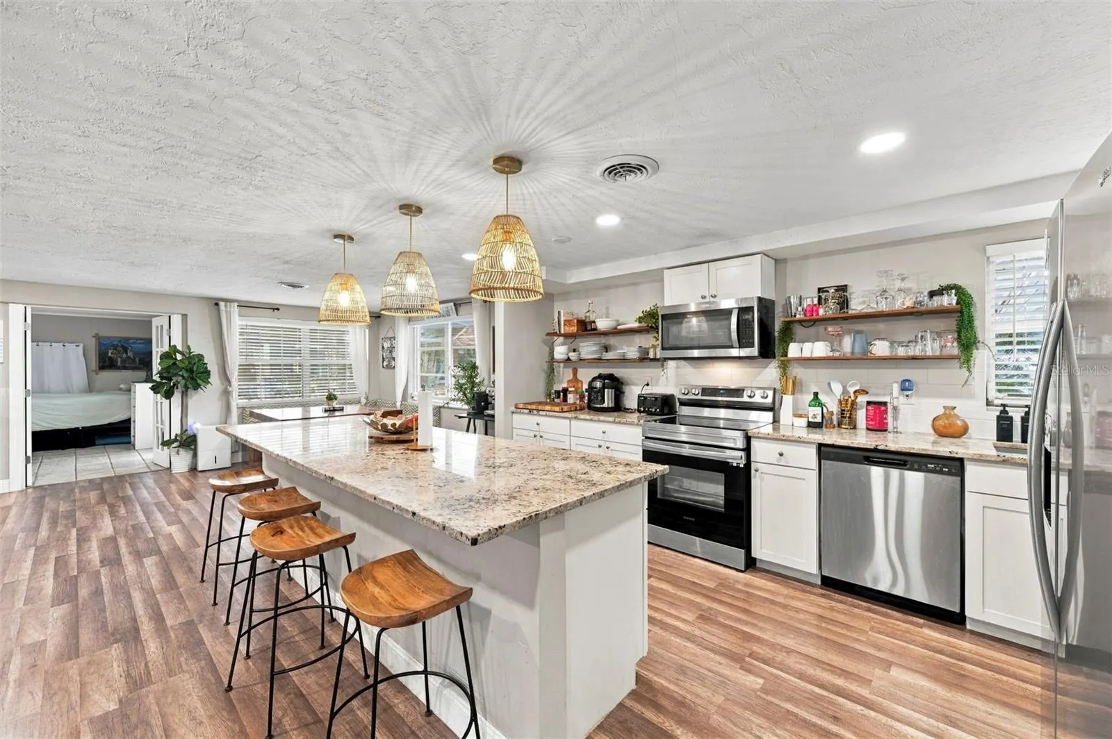 5105 W COUNTRY CLUB DR