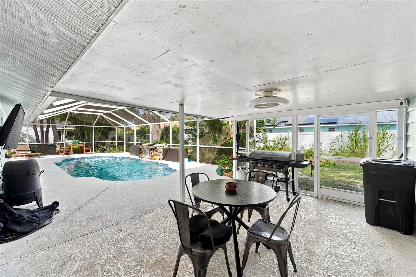 5105 W COUNTRY CLUB DR