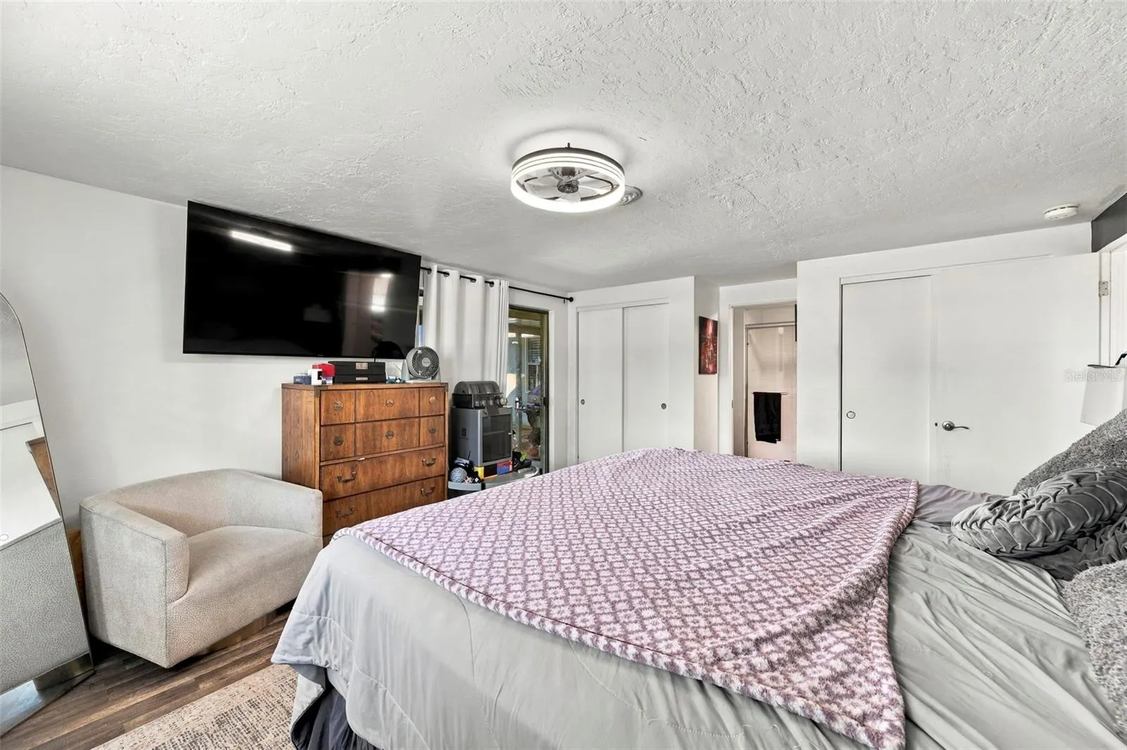 5105 W COUNTRY CLUB DR