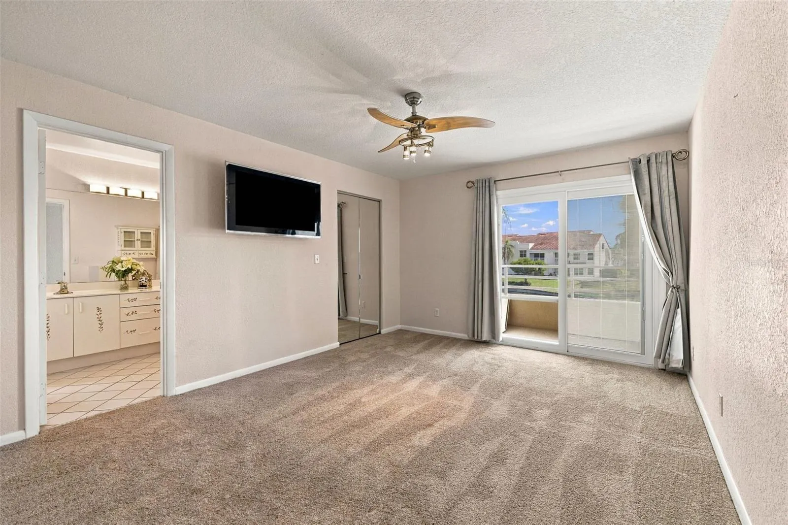6101 MIRADA CIR