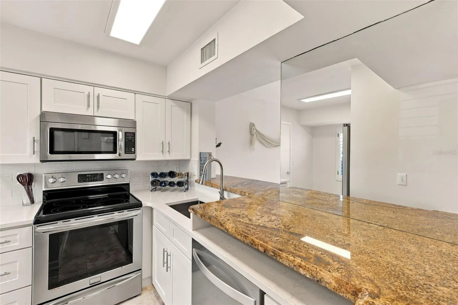 6101 MIRADA CIR