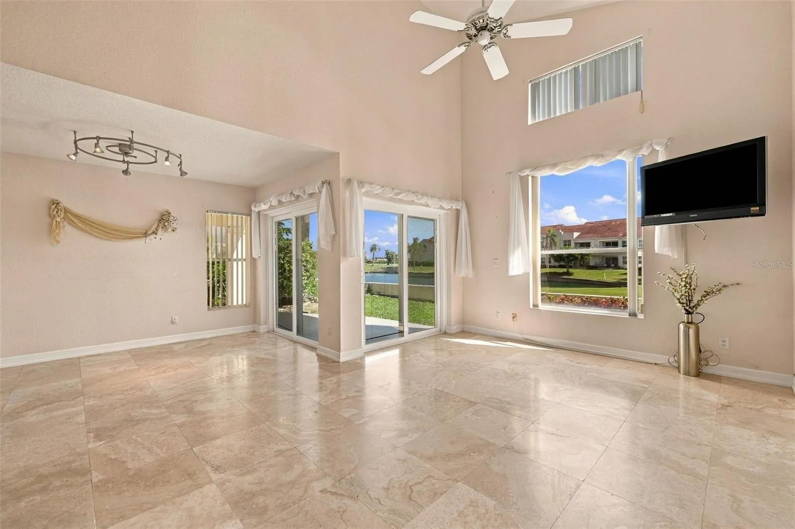 6101 MIRADA CIR