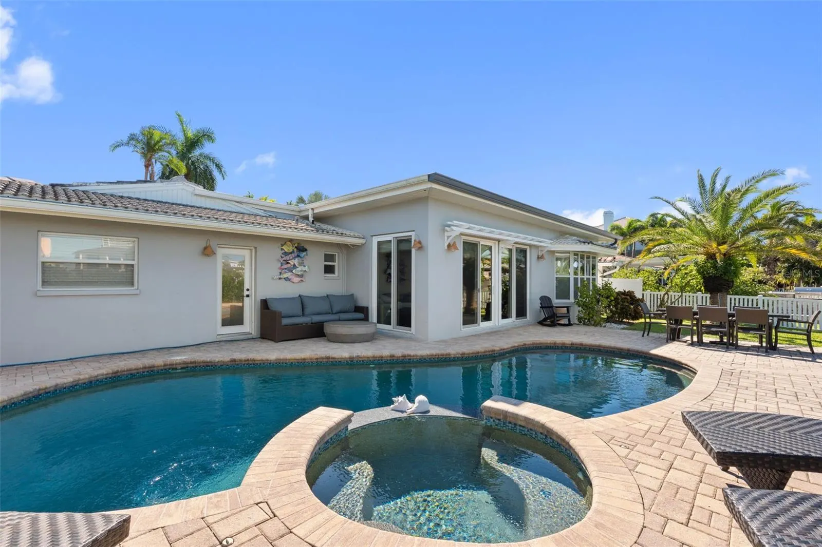 68 S WINDWARD IS W