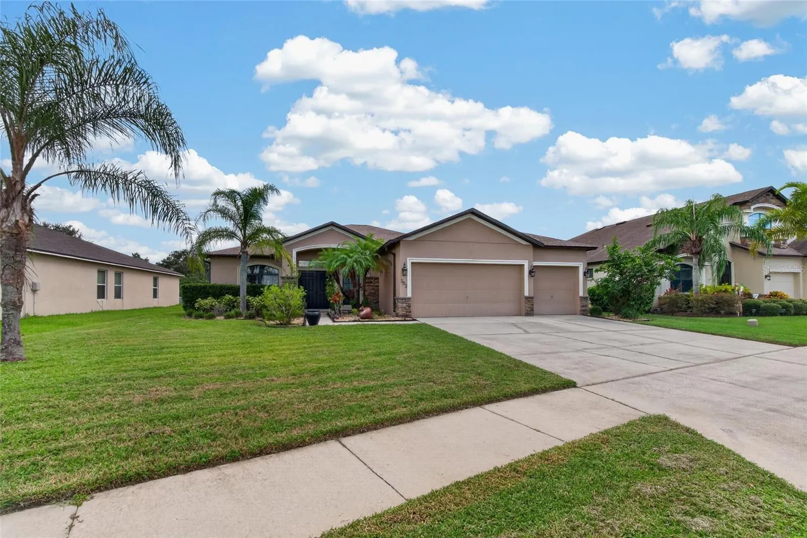302 STAR SHELL DR