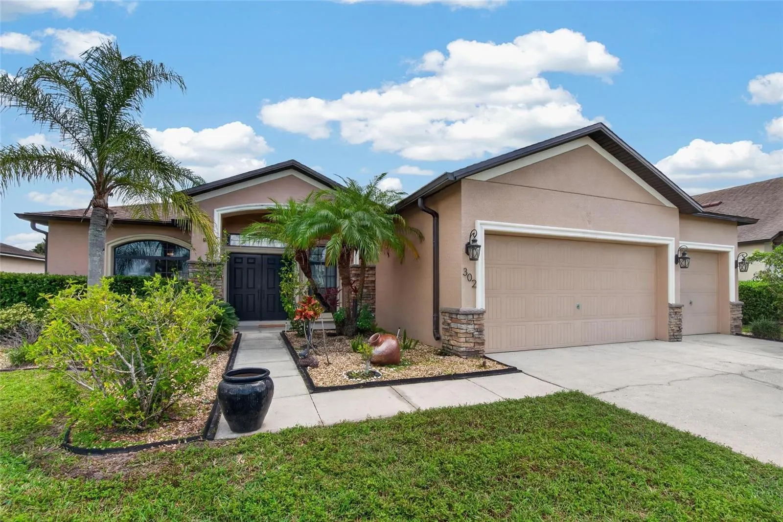 302 STAR SHELL DR