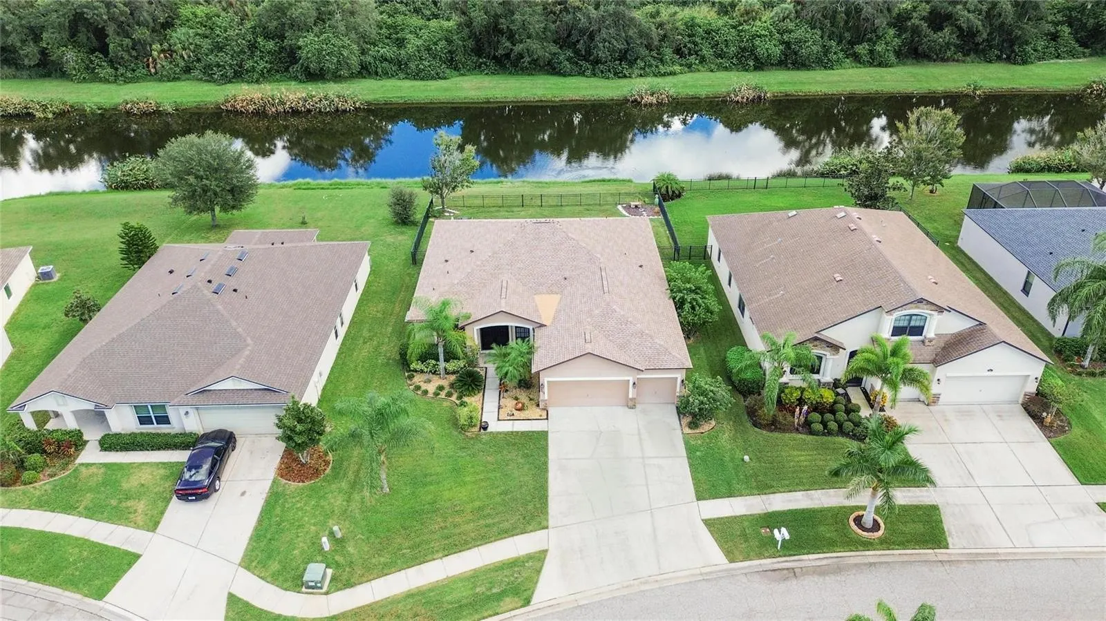 302 STAR SHELL DR