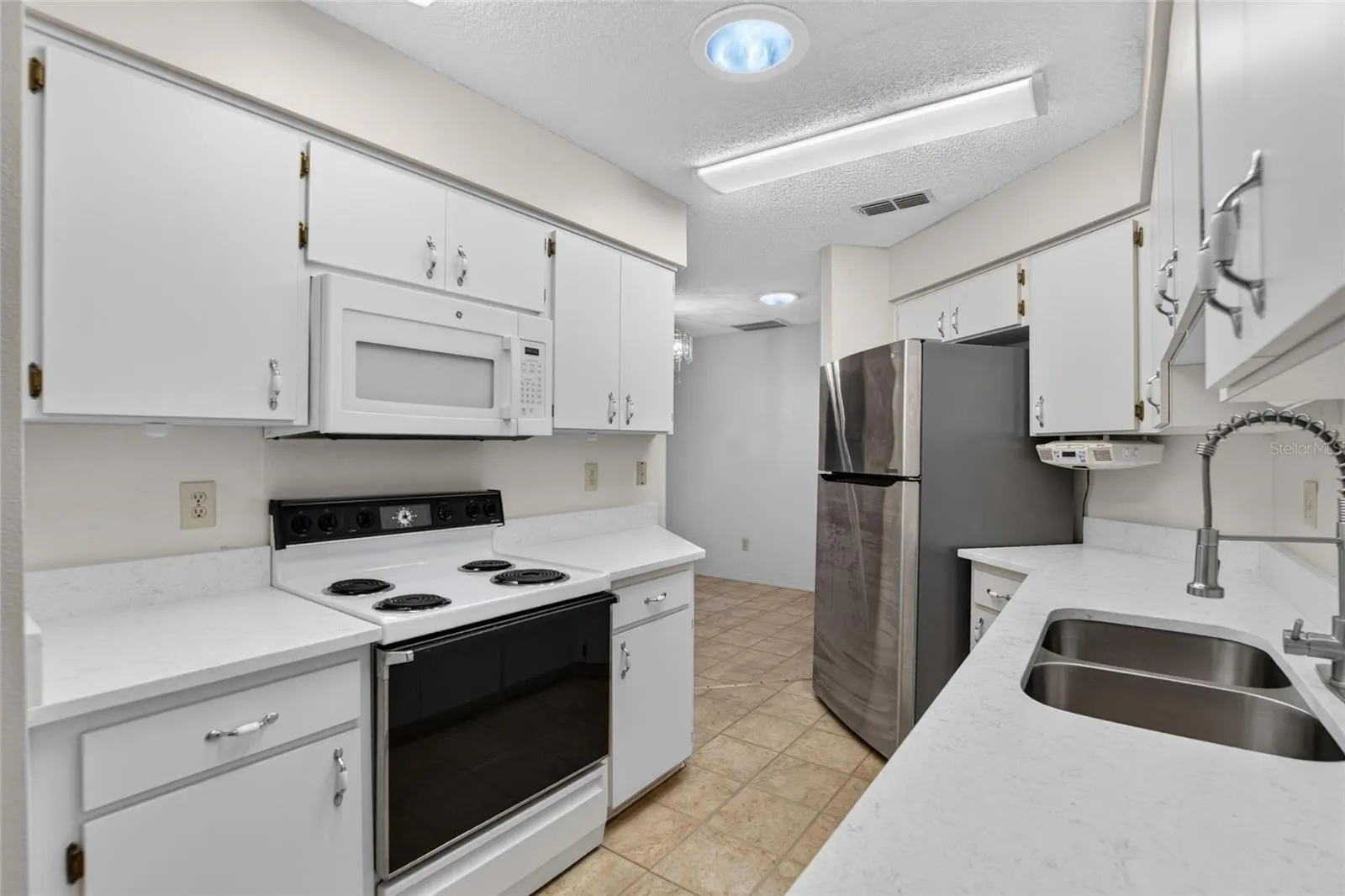 1940 GRAND CYPRESS LN