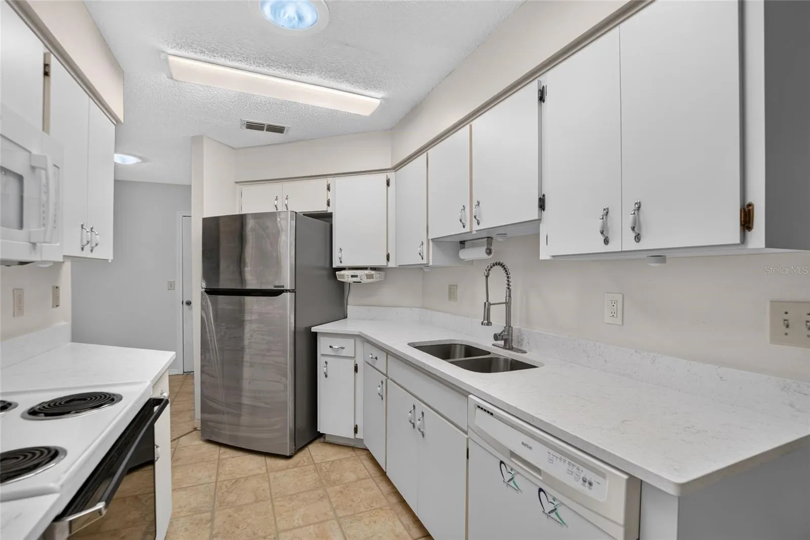1940 GRAND CYPRESS LN