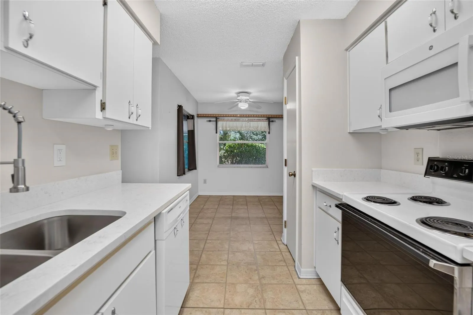 1940 GRAND CYPRESS LN
