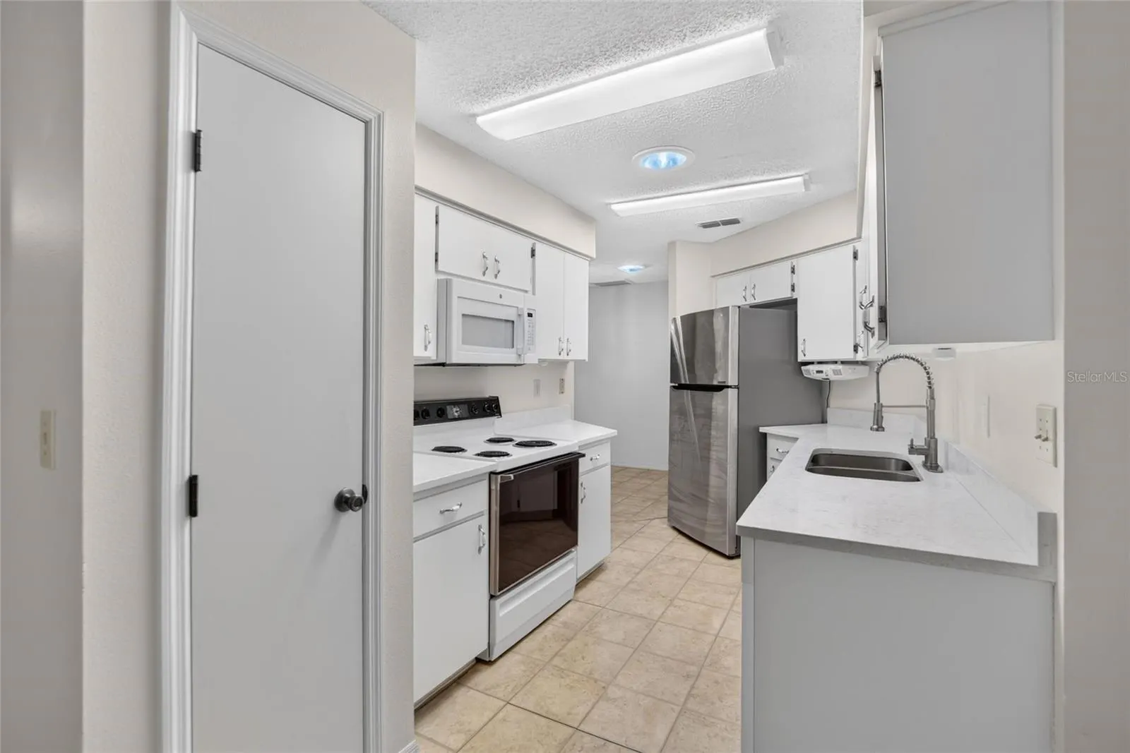 1940 GRAND CYPRESS LN