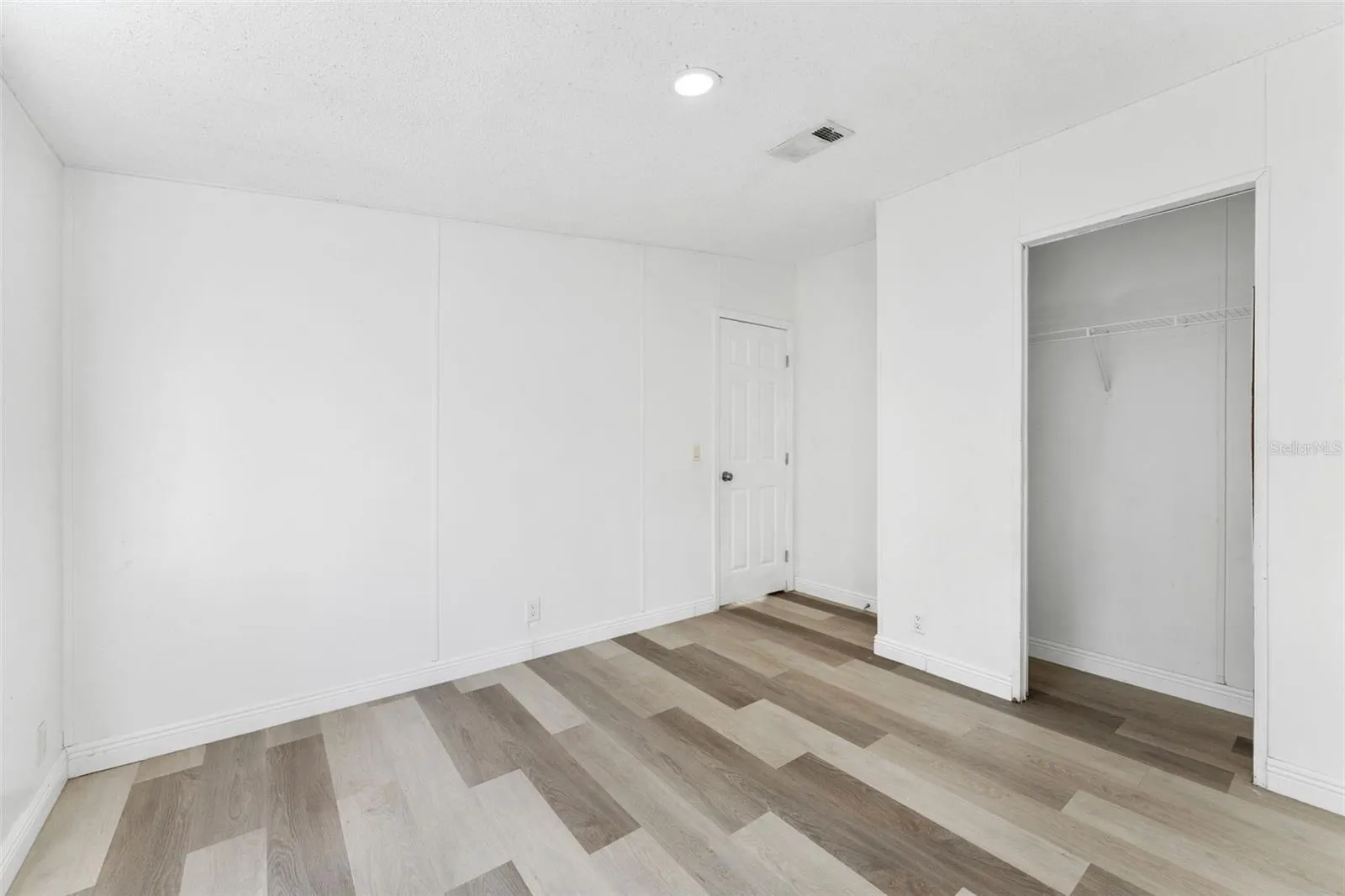 11004 KITTY HAWK DR