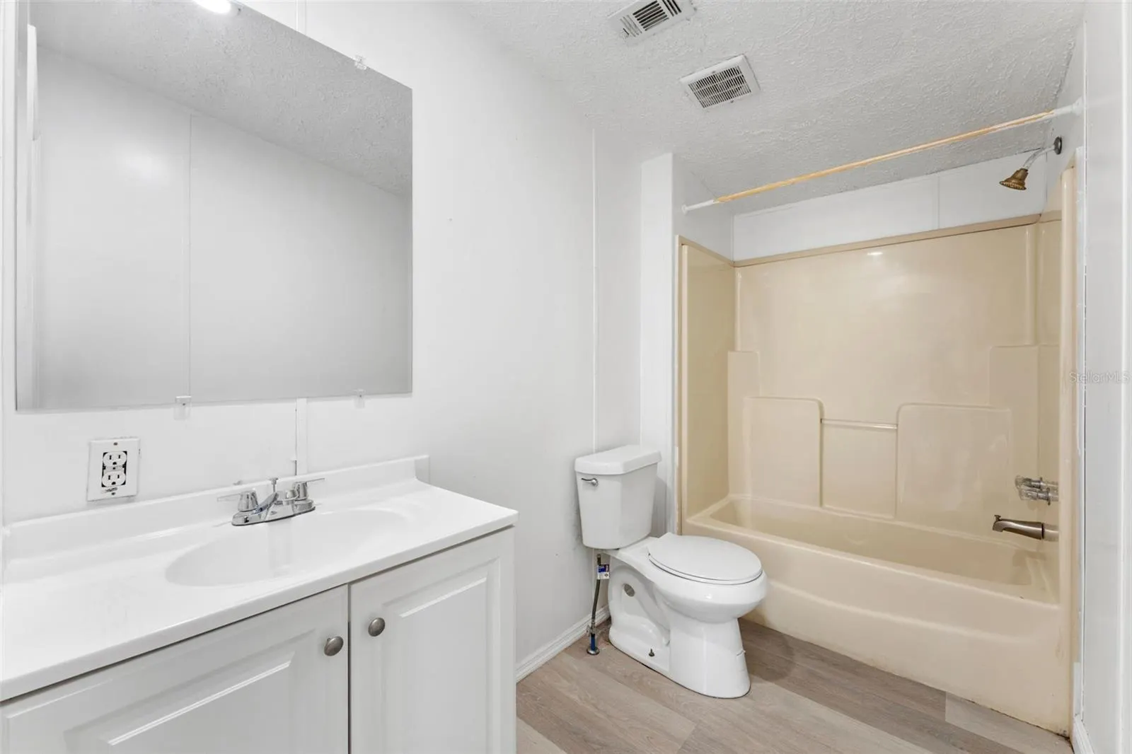 11004 KITTY HAWK DR