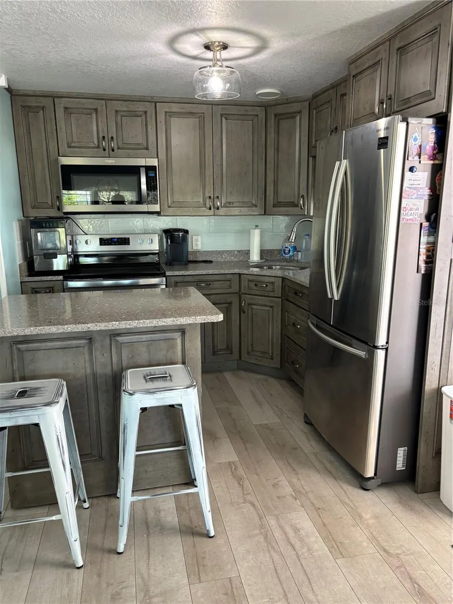 20 MOUNTAIN LAUREL DR