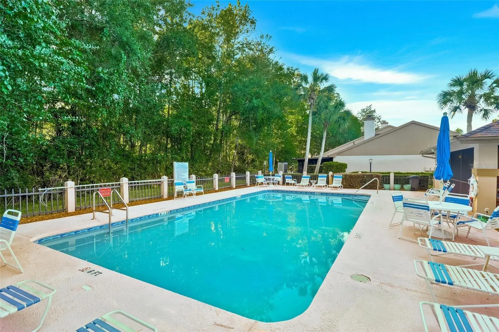 3427 HILLMOOR DR