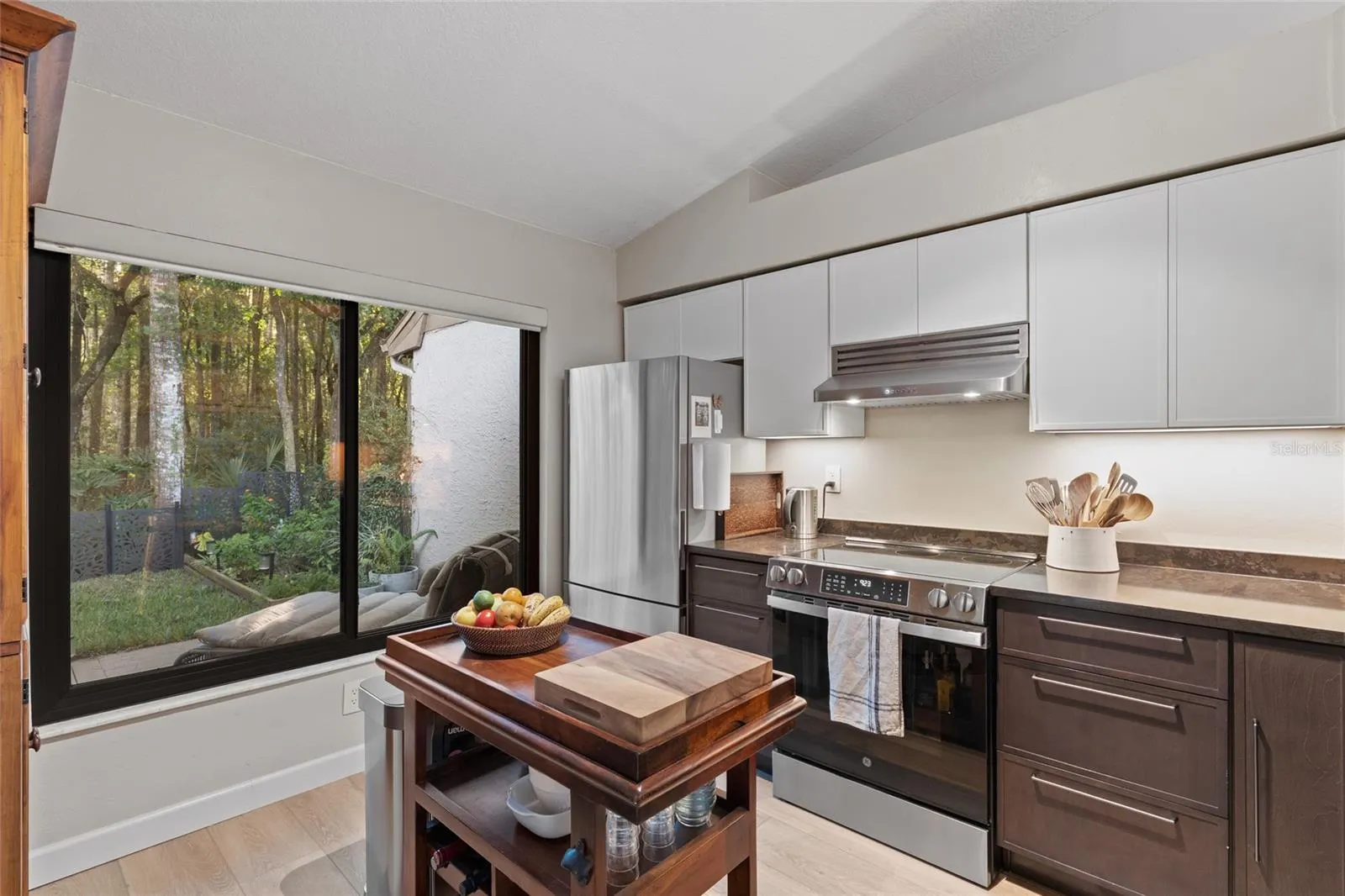 3427 HILLMOOR DR