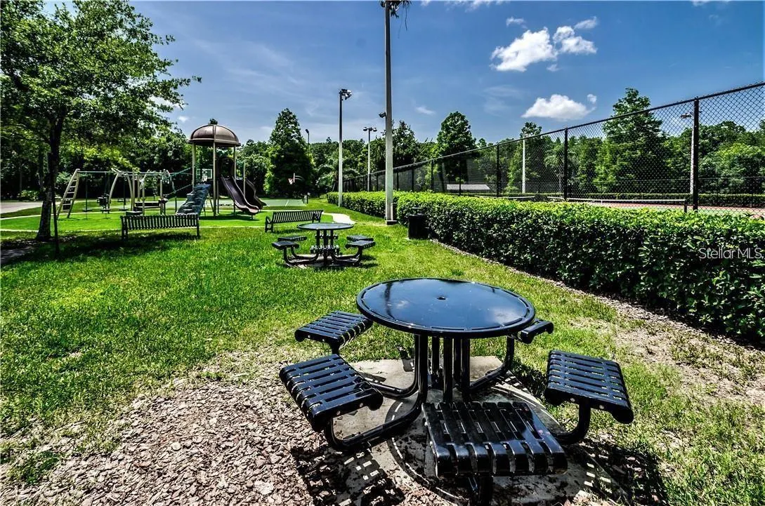 3427 HILLMOOR DR