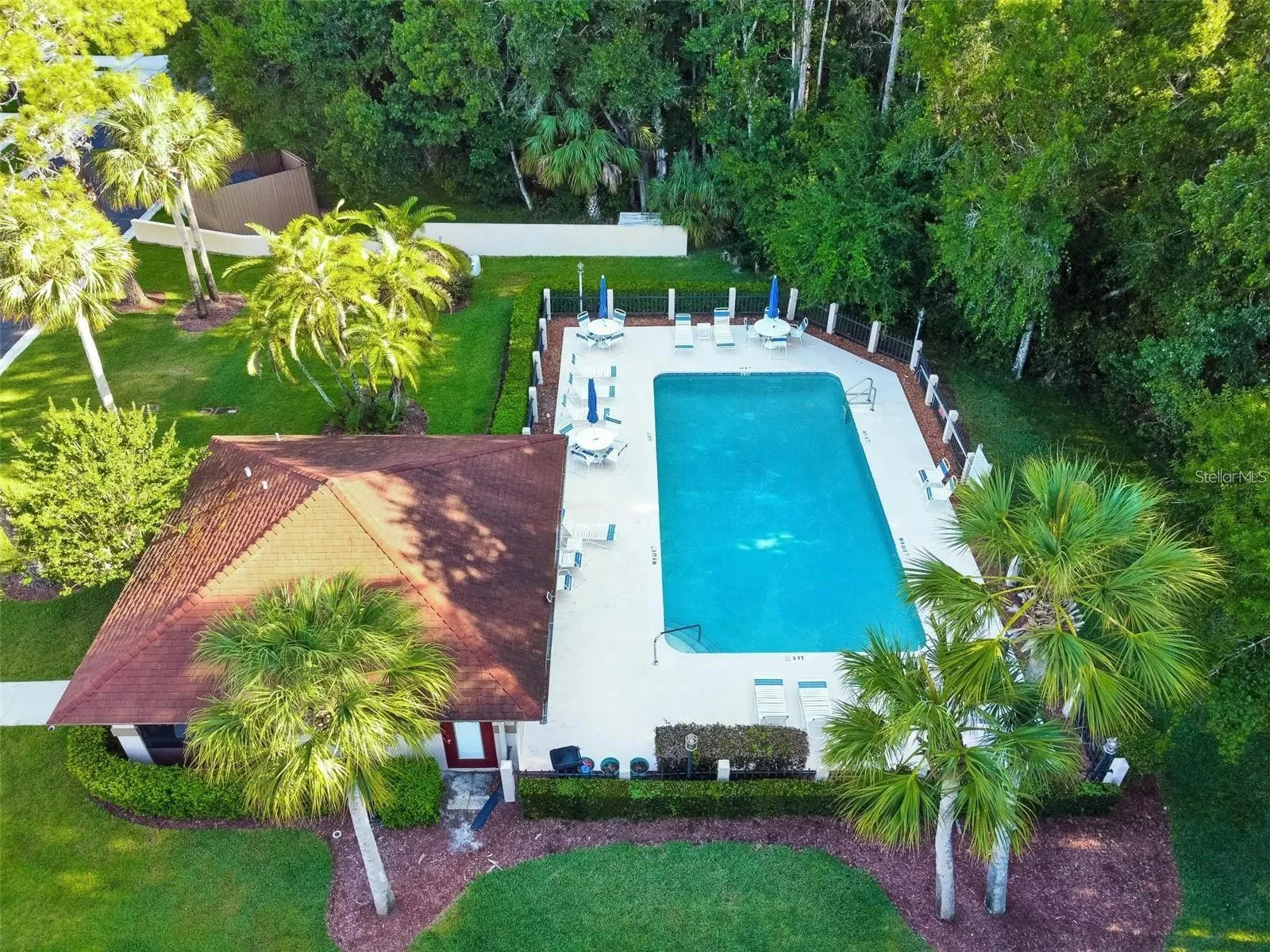3427 HILLMOOR DR