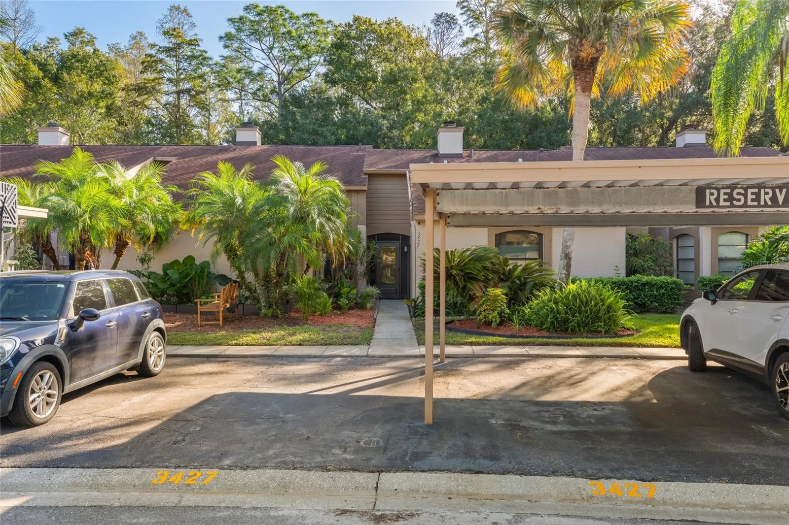 3427 HILLMOOR DR