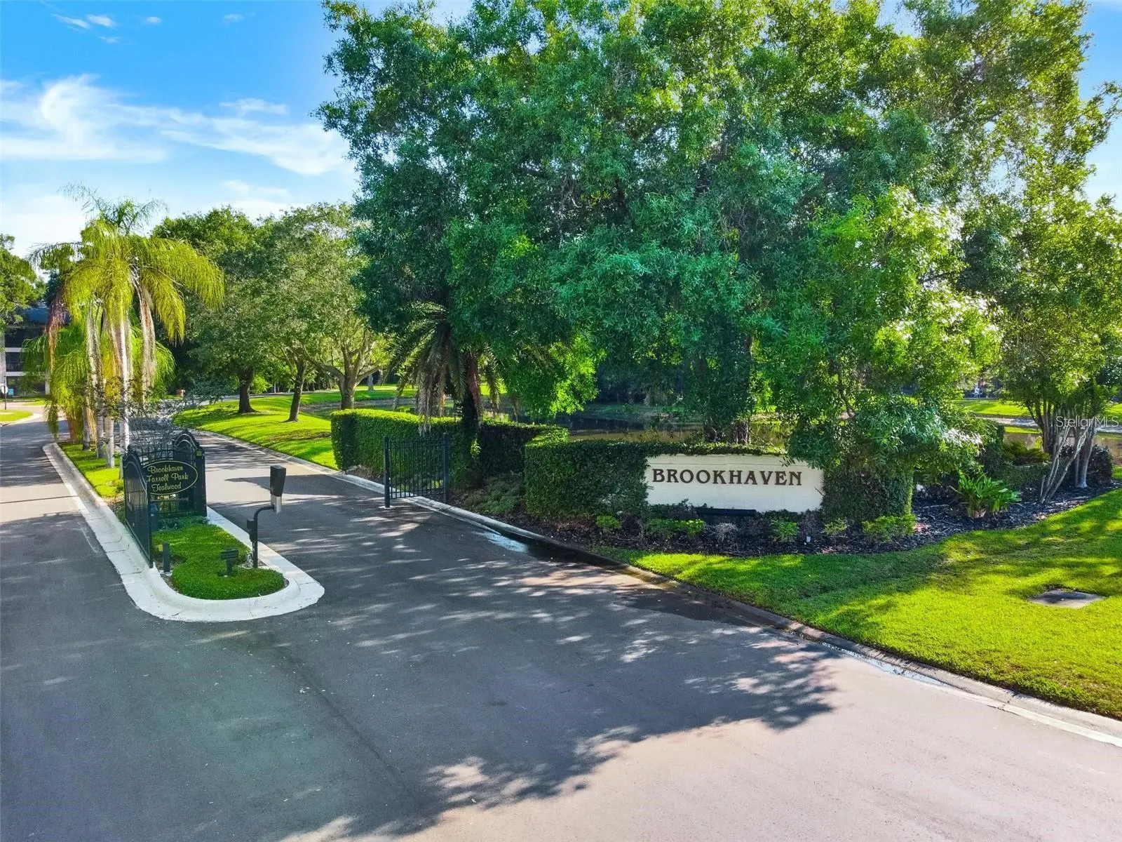3427 HILLMOOR DR