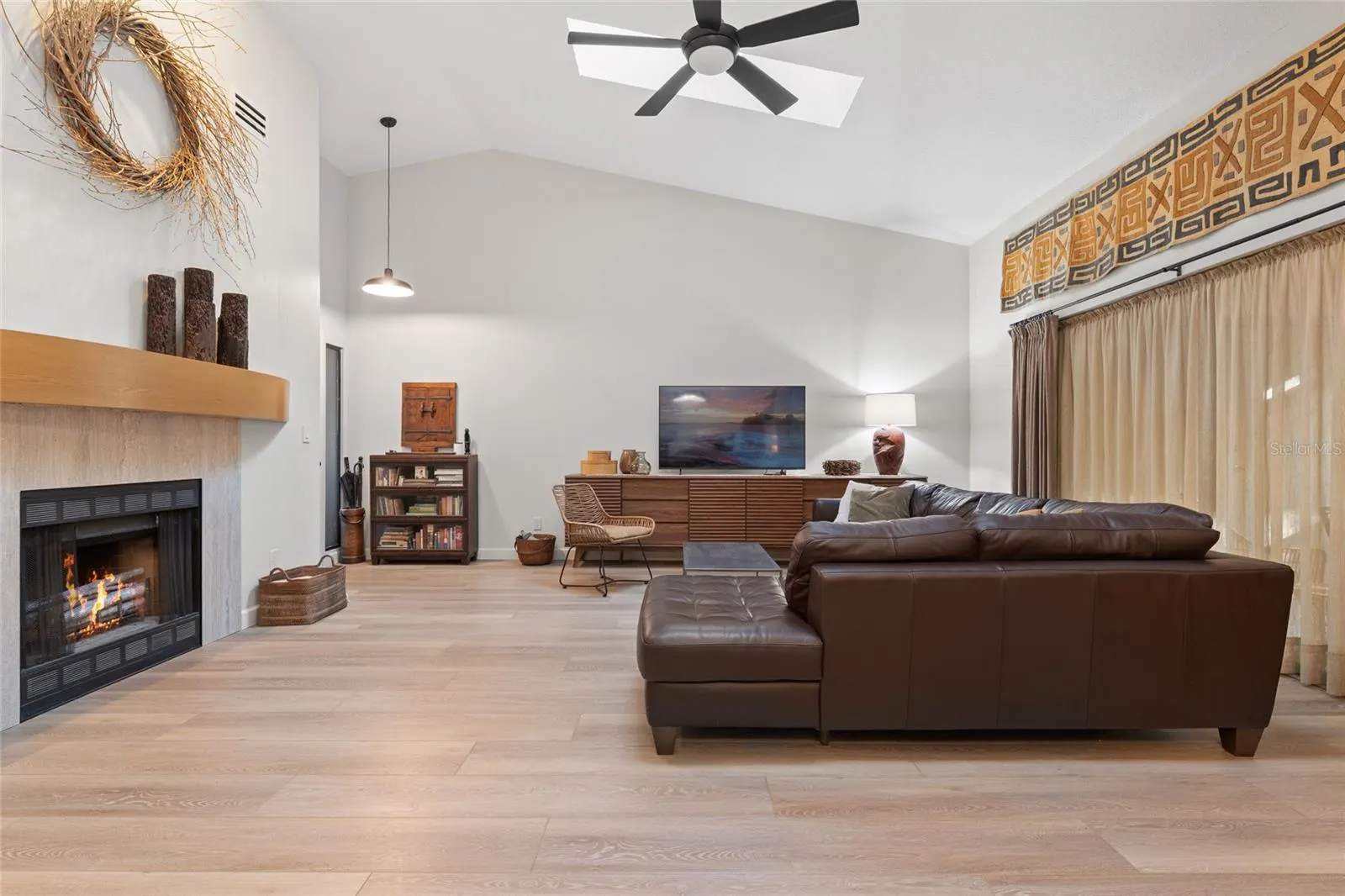 3427 HILLMOOR DR