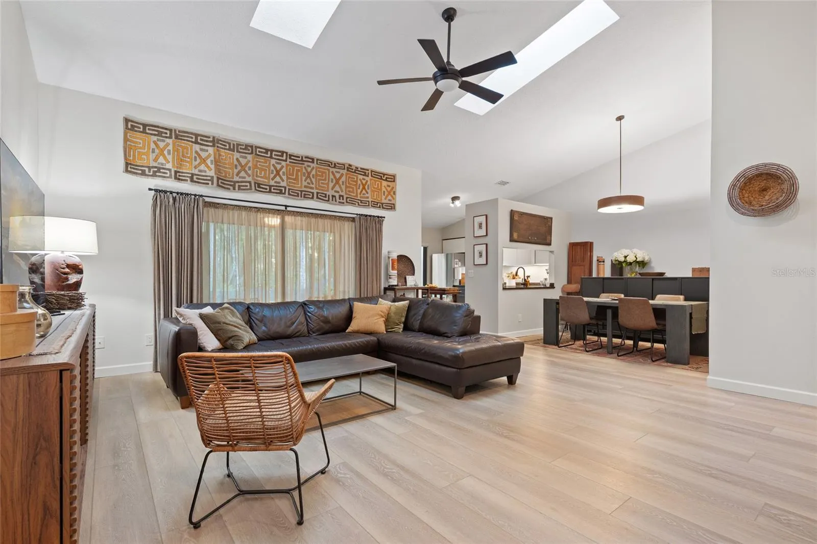 3427 HILLMOOR DR
