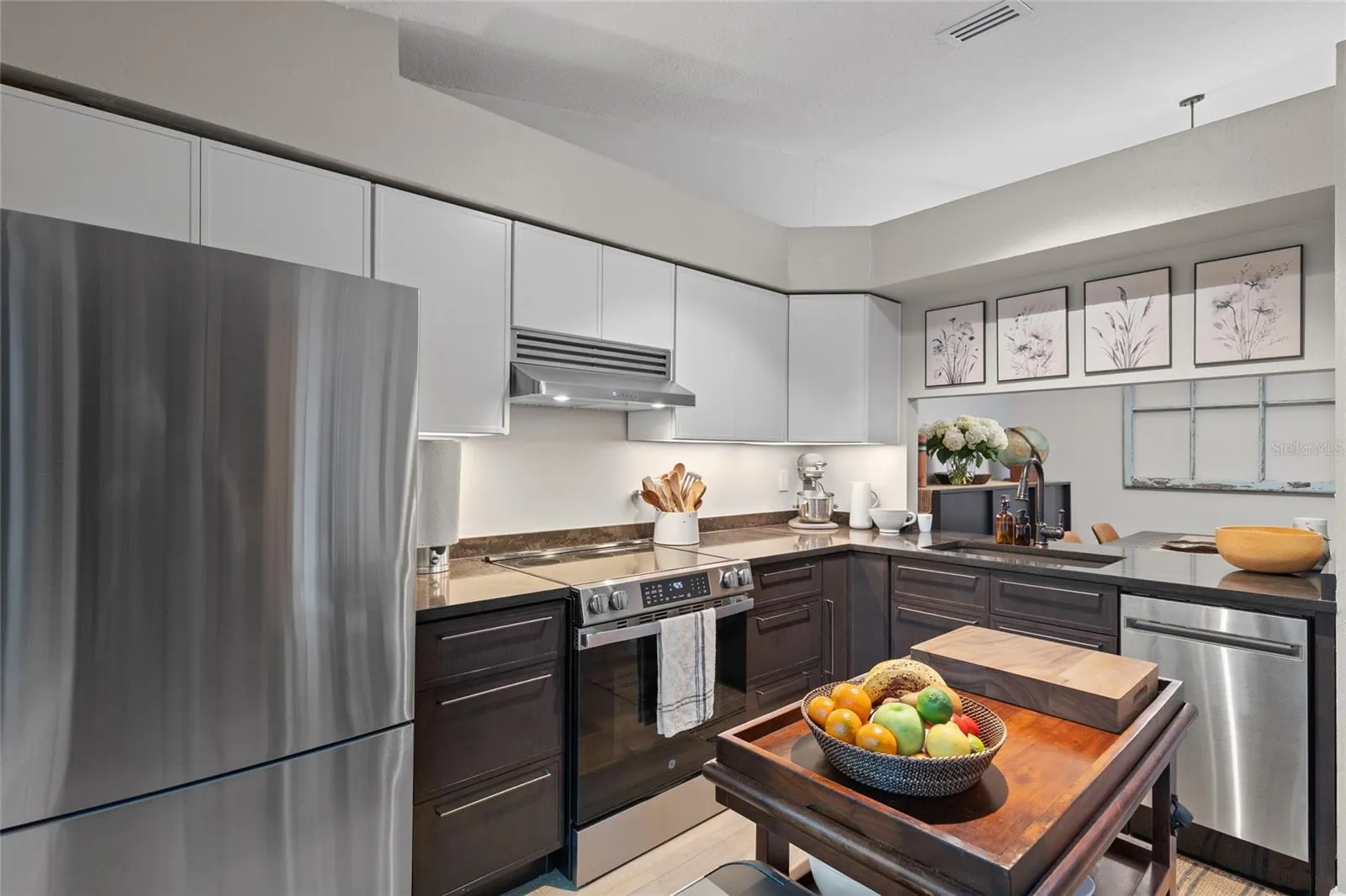 3427 HILLMOOR DR