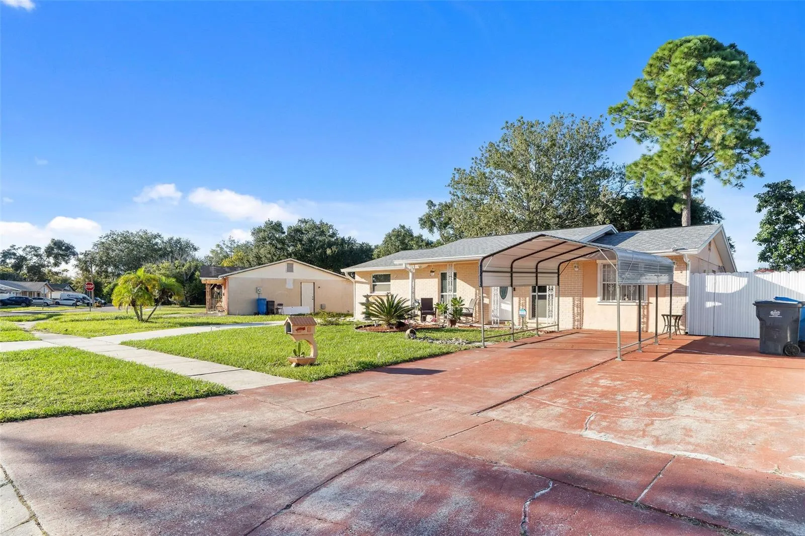 8513 WOODLAKE DR