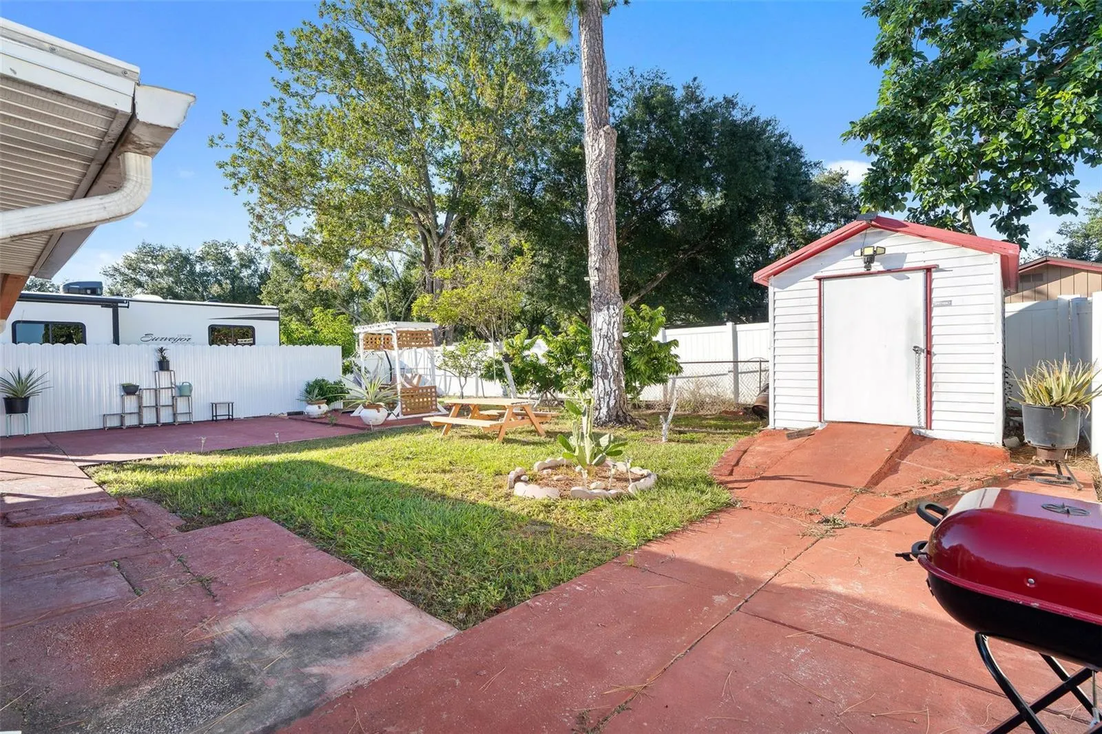 8513 WOODLAKE DR