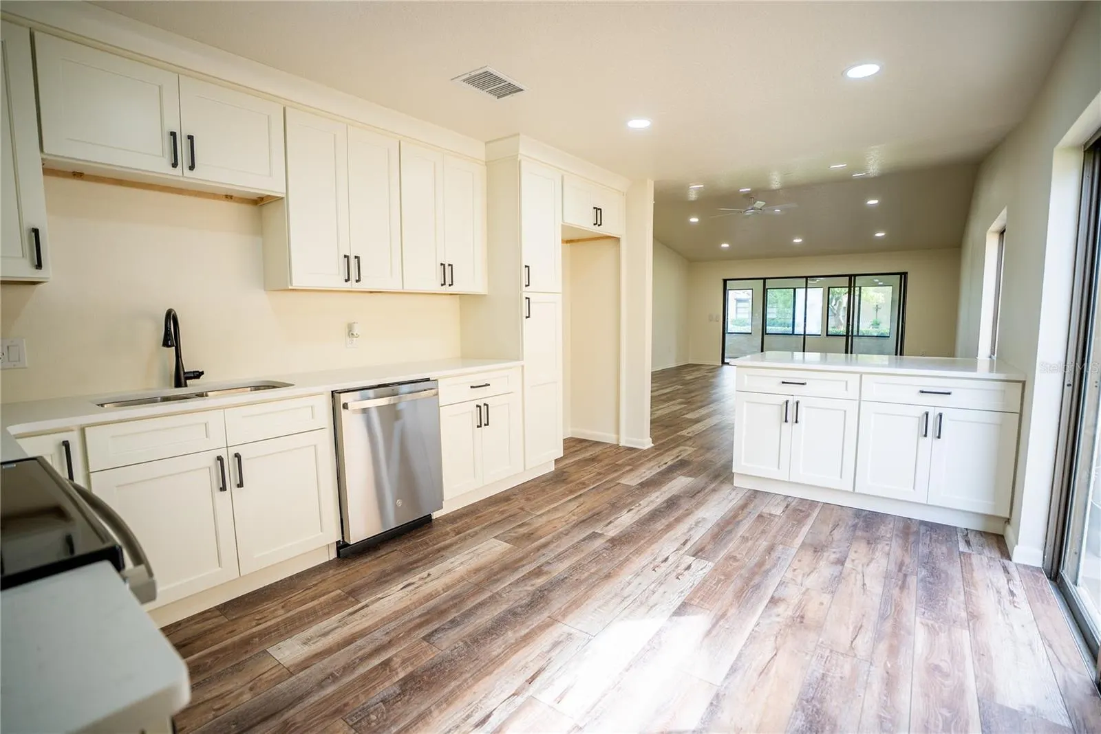 3947 CYPRESS LNDG W