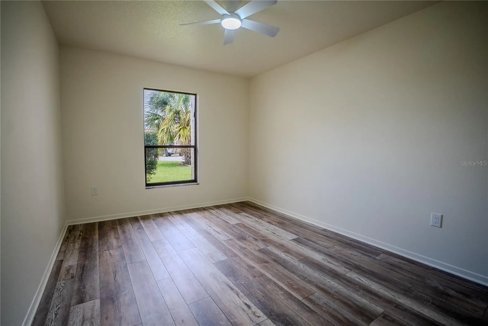 3947 CYPRESS LNDG W