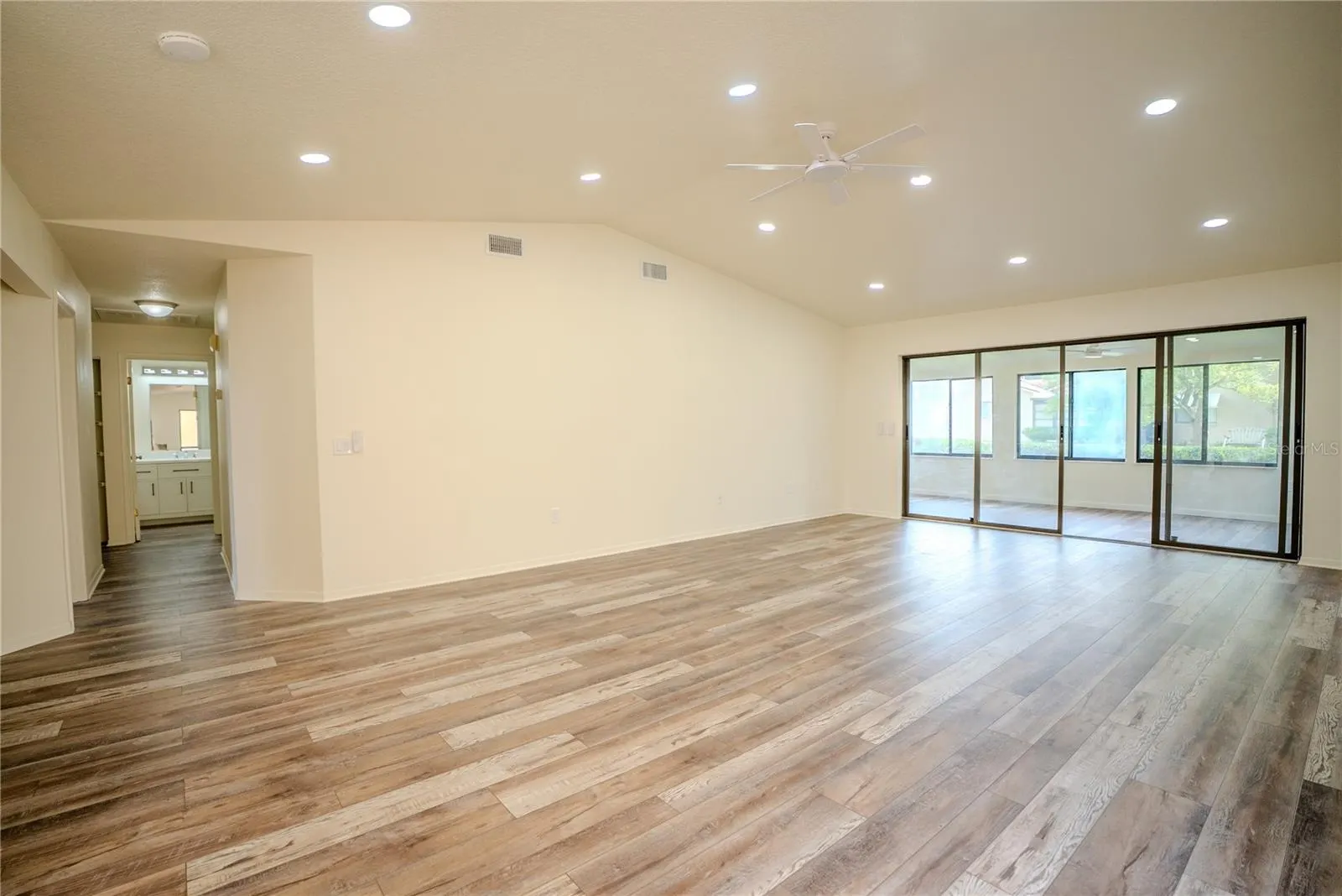 3947 CYPRESS LNDG W