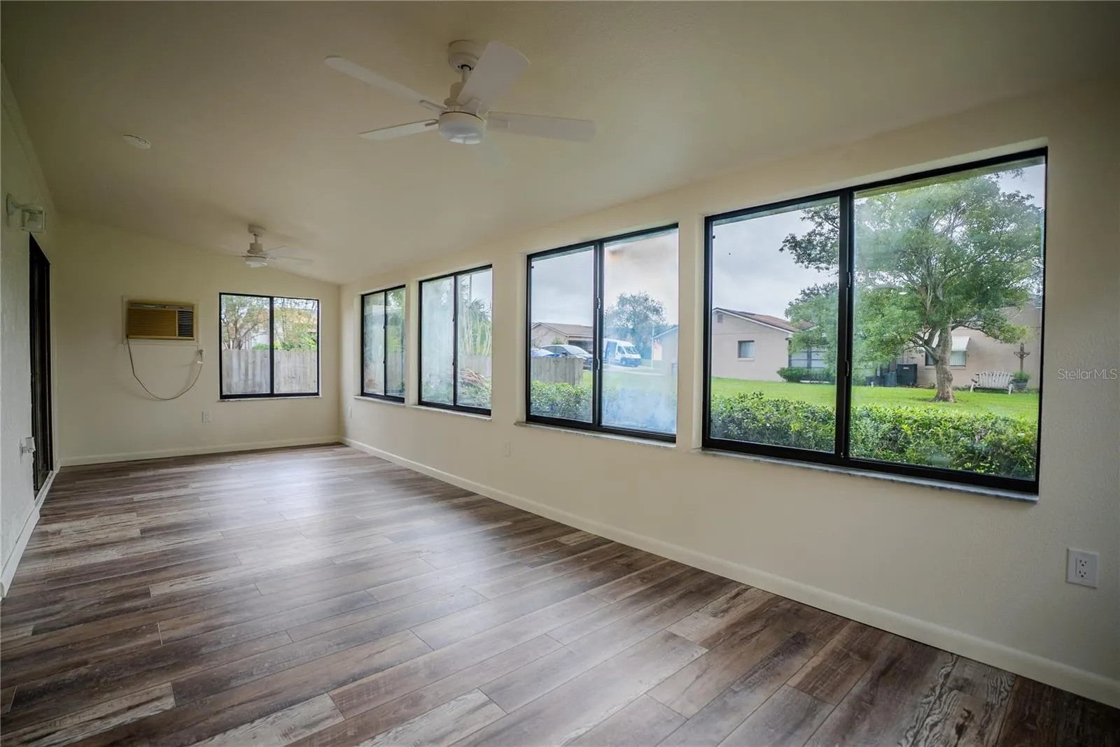 3947 CYPRESS LNDG W