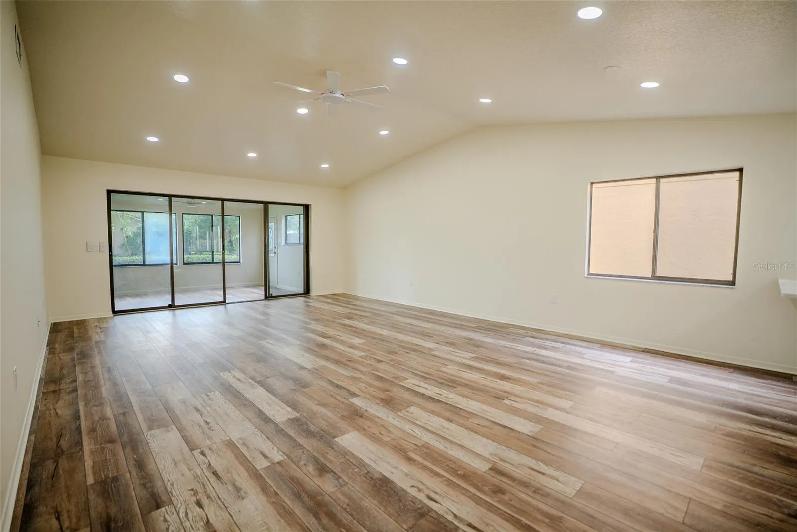 3947 CYPRESS LNDG W